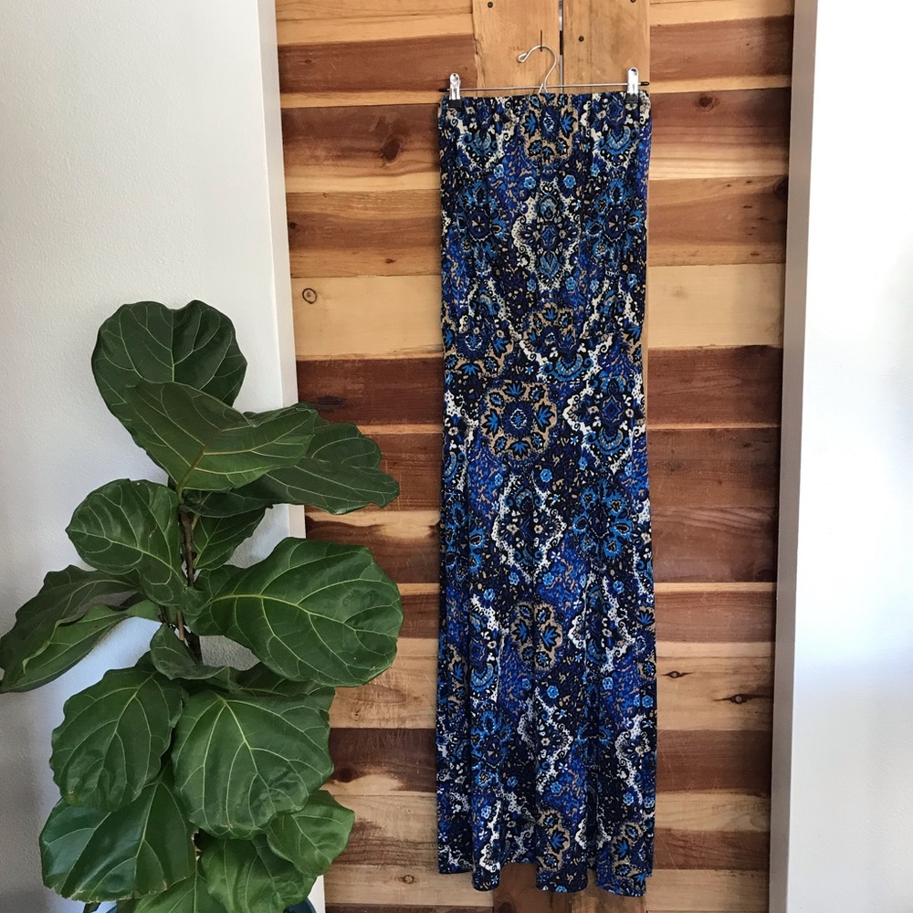 Dress - Picture 1 of 3